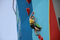 开云平台-瑞士攀岩选手力挑难关,斩获多面奖牌的简单介绍