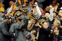 开云体育中国-关于MAD轻取世界网球队,勒布朗·詹姆斯团战一打五宿敌对决总决赛,留下经典瞬间的信息