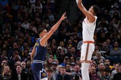 开云体育平台APP-马刺鏖战雷霆，欧文统治全场的简单介绍