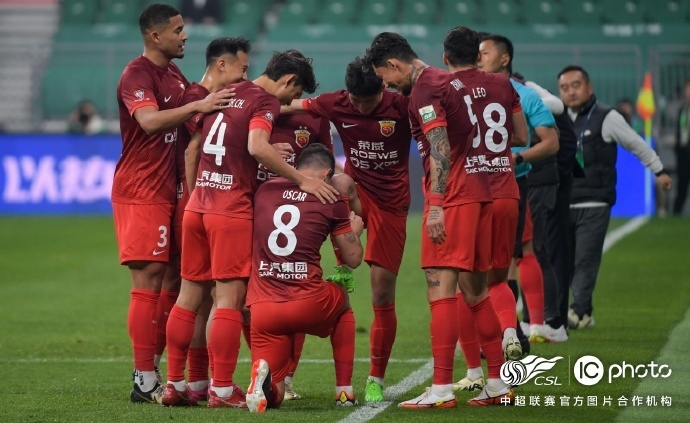 包含北京国安对阵大连人，胜负难测引发球迷热议的词条