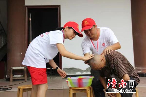 包含篮球运动员为抗疫英雄举办线上慈善赛，传递正能量的词条
