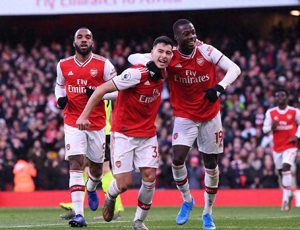 阿森纳攻防两端出击，角逐英超桂冠