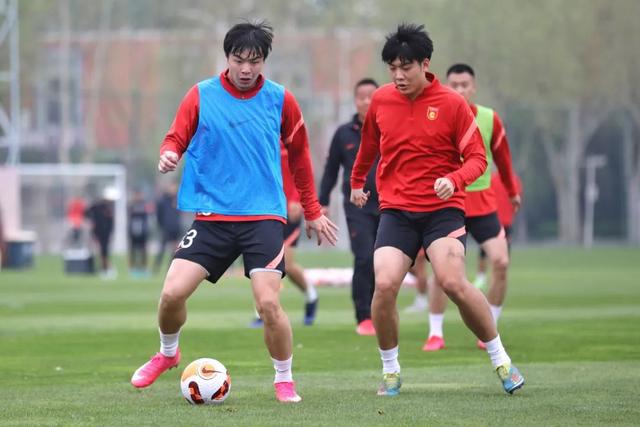 关于出场感到疲惫，球队经历险阻保持领先的信息