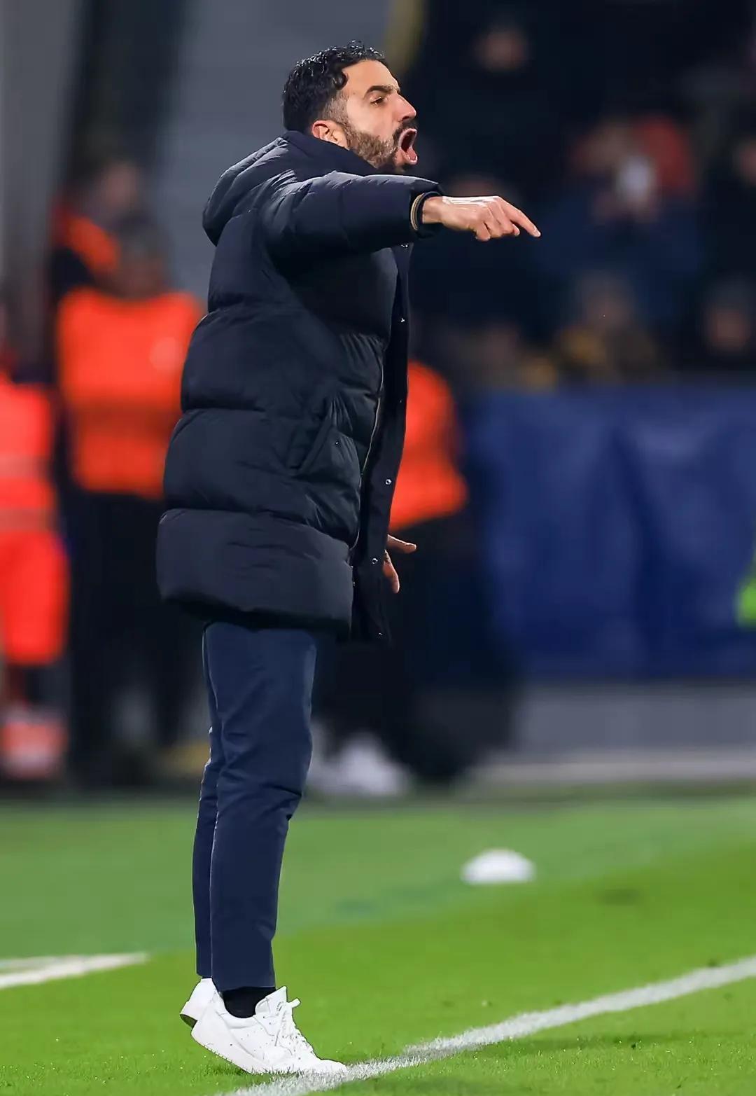 曼联憾负终场哨声,痛失关键胜利 曼联憾负终场哨声,痛失关键胜利