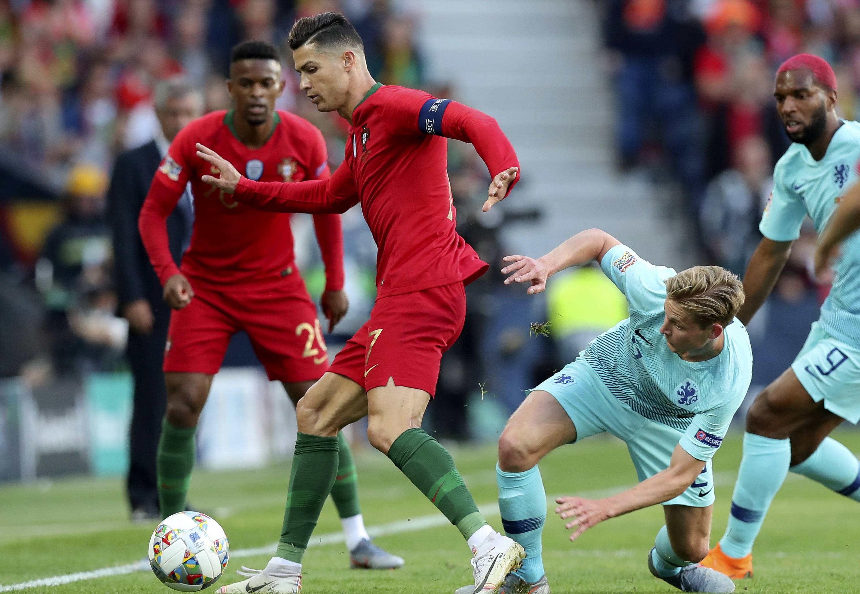 比利时队在欧预赛中连胜三场,取得领先 比利时队在欧预赛中连胜三场,取得领先