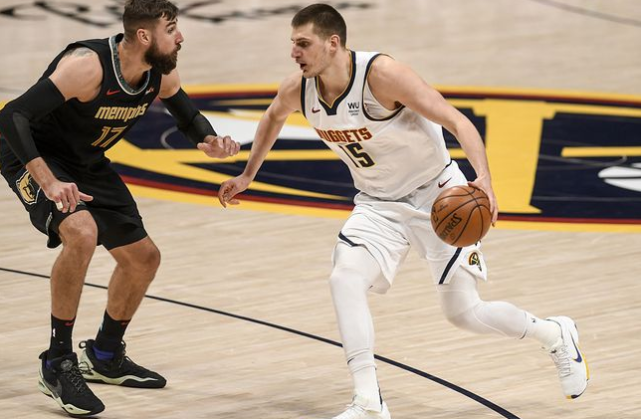 阿斯顿马丁绝杀威廉姆斯，拉塞尔带队取胜