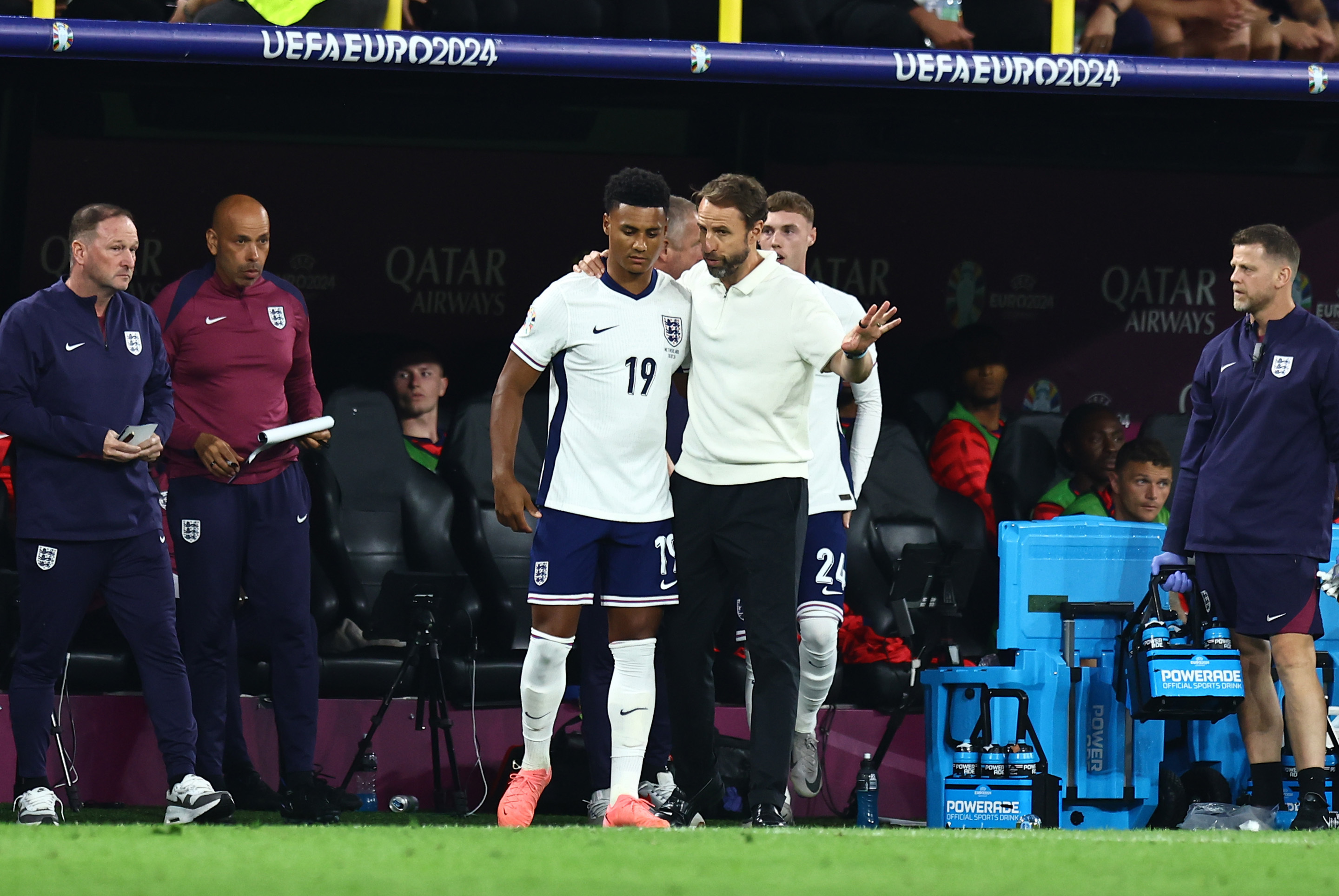 英格兰队翻盘法国队，张本智和统治全场